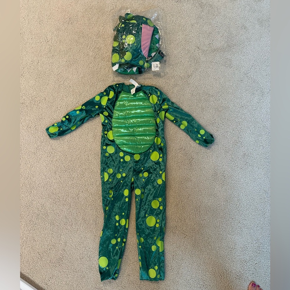 Target Hide and seek brand glow in the dark crocodile costume 4T-5T new in bag.